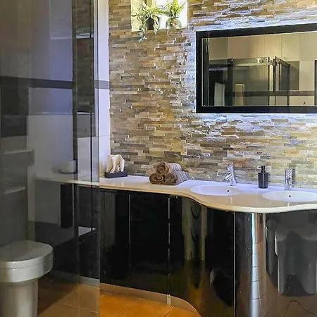 3 Bedroom Gorgeous In בית נופש *