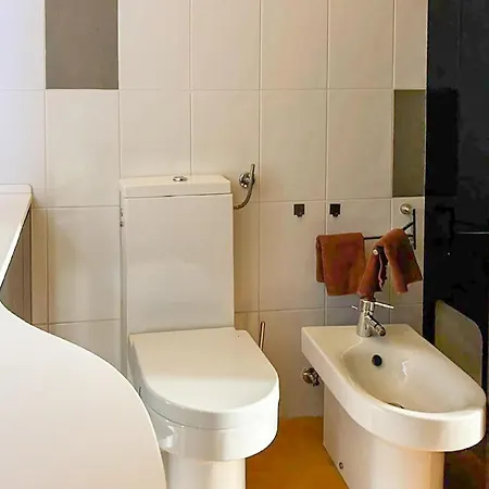 בית נופש 3 Bedroom Gorgeous In *