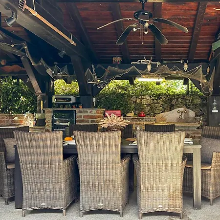 3 Bedroom Gorgeous In Vakantiehuis Krasica (Primorje-Gorski Kotar)
